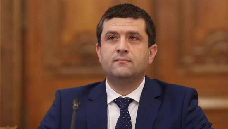 Ministrul Economiei: Pentru industria de apărare începe să apară o luminiţă la capătul tunelului