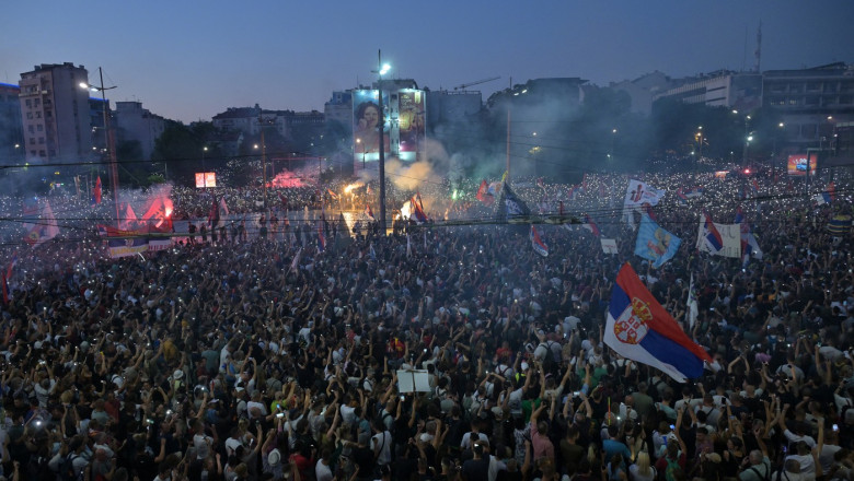 GALERIE FOTO  Zeci de mii de persoane s-au adunat să protesteze la Belgrad și să ceară alegeri anticipate