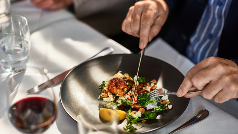 VIDEO  Românii ies mai rar la restaurant. Sectorul HoReCa a înregistrat pierderi de 8% numai în primele luni din acest an