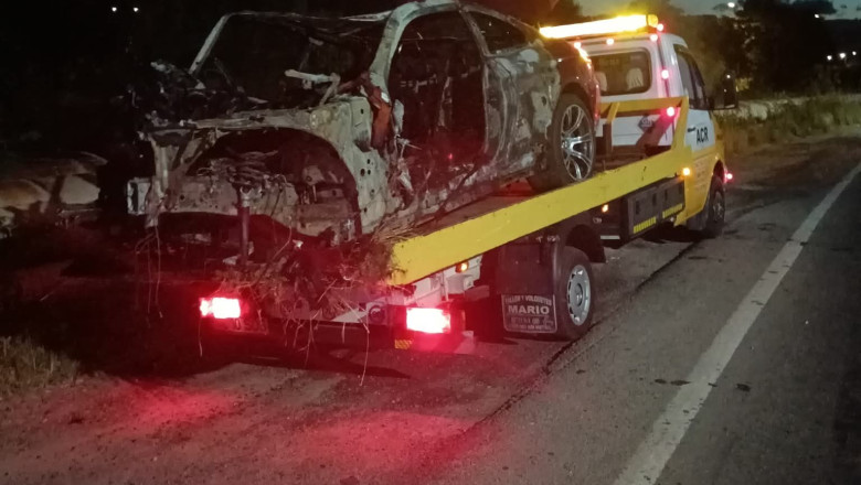 Accident mortal în Vâlcea. Doi tineri au ars de vii după ce mașina în care se aflau a luat foc