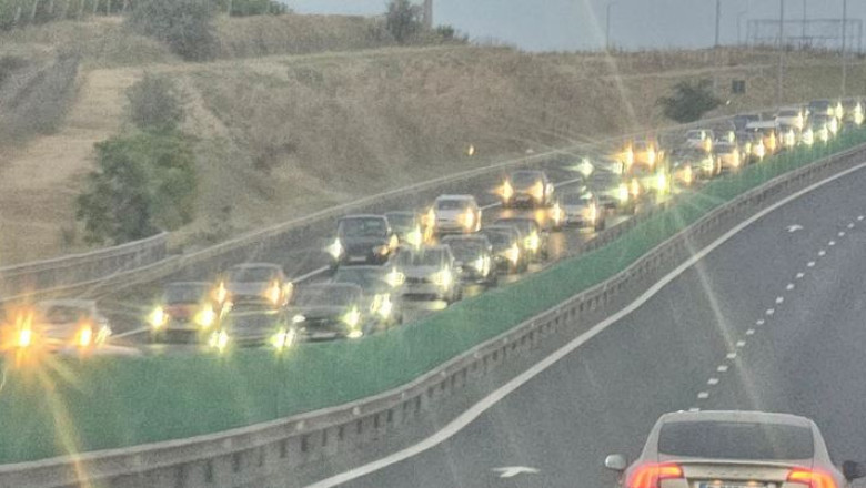 VIDEO Coadă de 7 kilometri pe A2, după un carambol cu 5 mașini