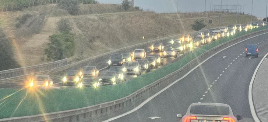 VIDEO Coadă de 7 kilometri pe A2, după un carambol cu 5 mașini