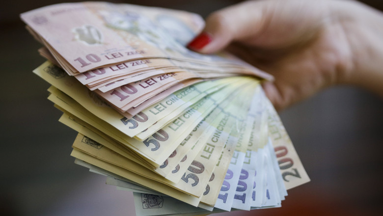 Firmele care angajează elevi și studenți în perioada vacanței vor primi bani de la stat. Care sunt condițiile