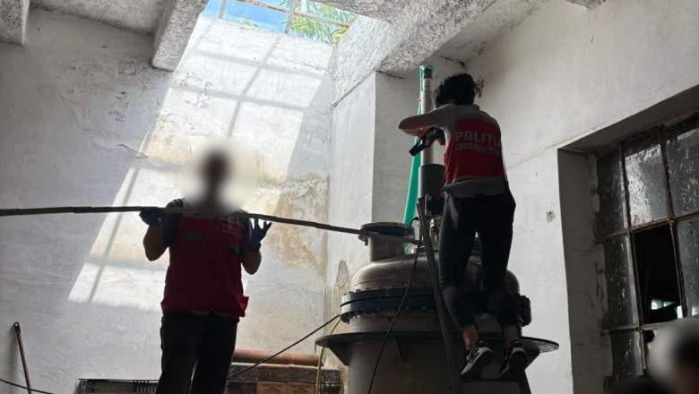 Unul dintre cele mai mari laboratoare de droguri sintetice din România, descoperit într-un depozit din Braşov. Ce au găsit anchetatorii
