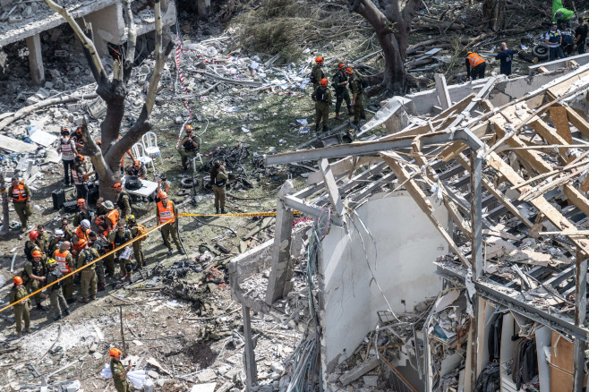 Iranian missile strikes Tel Aviv