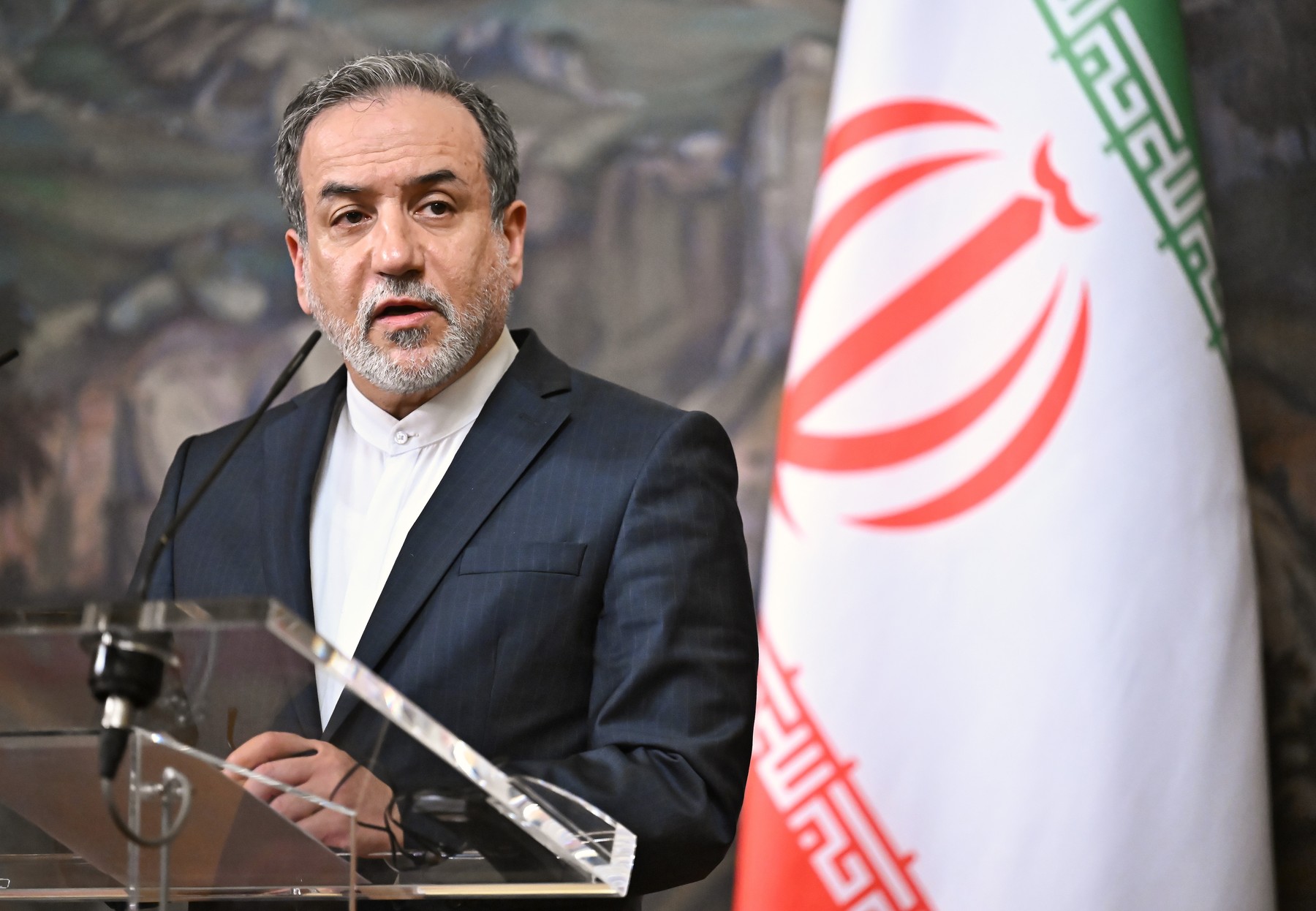 Iranul anunță că este puțin probabil ca doctrina sa nucleară să se schimbe. Ministrul Abbas Araqchi vrea protocol nou pentru Ormuz