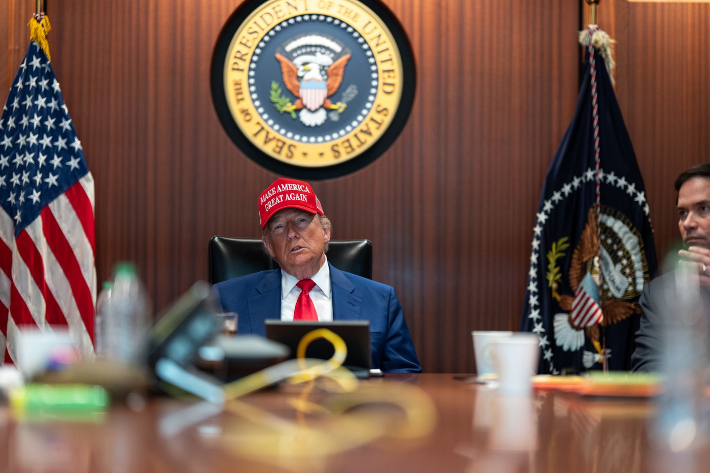 După 3 săptămâni, războiul cu Iranul se intensifică: Trump se confruntă cu izolarea internațională și creșterea prețurilor la energie