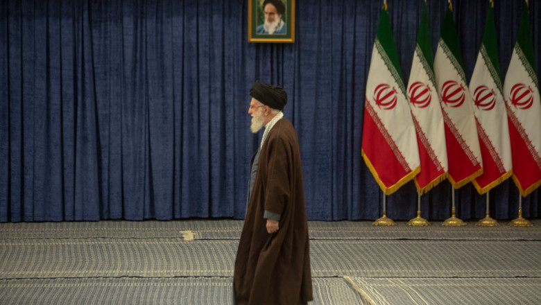 Ayatollahul Khamenei trece prin cel mai dificil moment de când e liderul religios al Iranului. „Are 86 de ani și stă într-un buncăr”