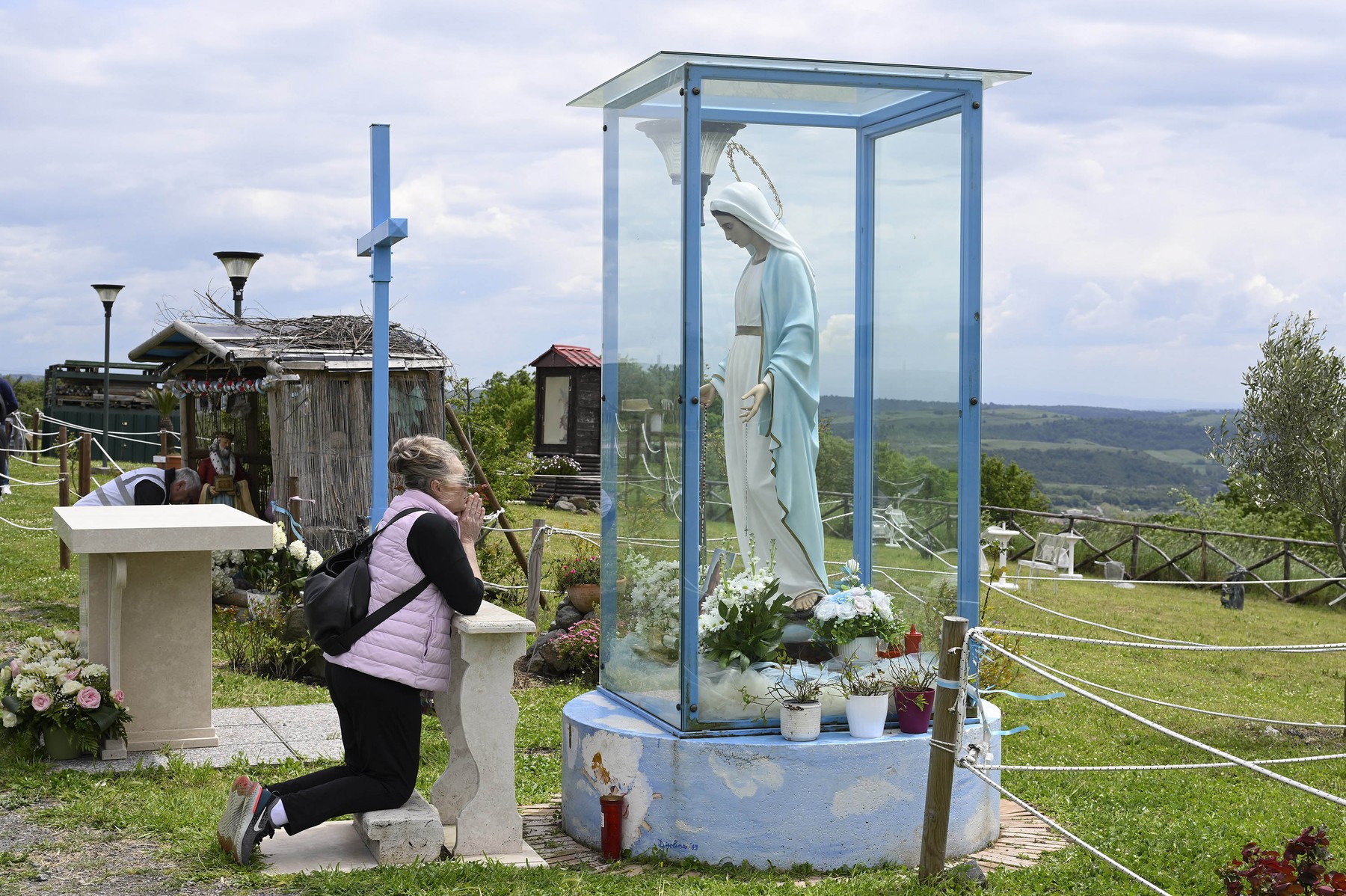 Misterul Fecioarei Maria care plânge cu lacrimi de sânge, lângă Roma. Cui aparține ADN-ul de pe statuie