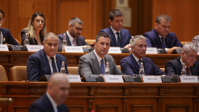 Noul Guvern, învestit de Parlament. Cabinetul Bolojan a obținut 301 voturi pentru și 9 împotrivă. AUR a părăsit sala înaintea votului