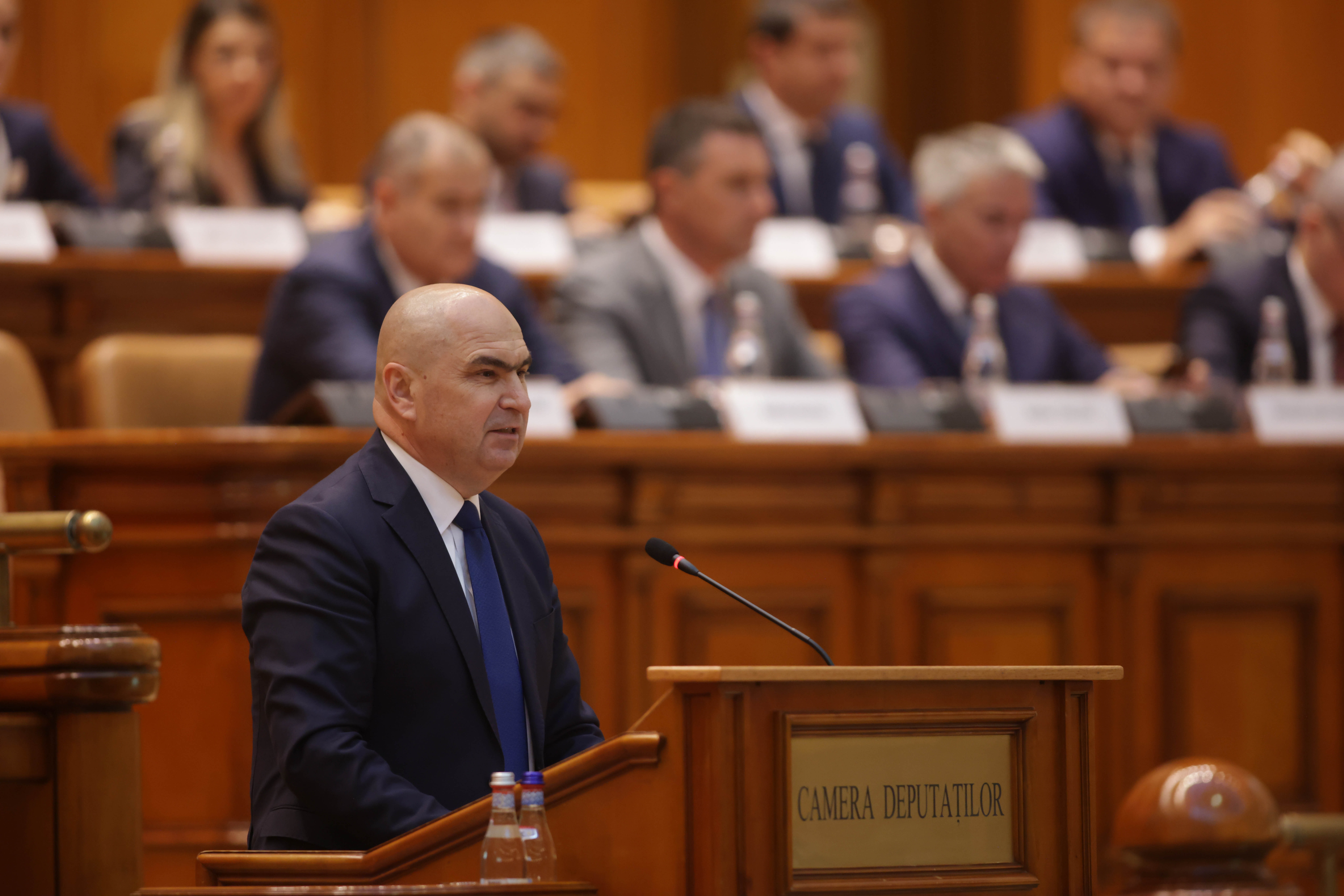 Guvernul îşi asumă azi răspunderea în Parlament pe pachetul fiscal de austeritate