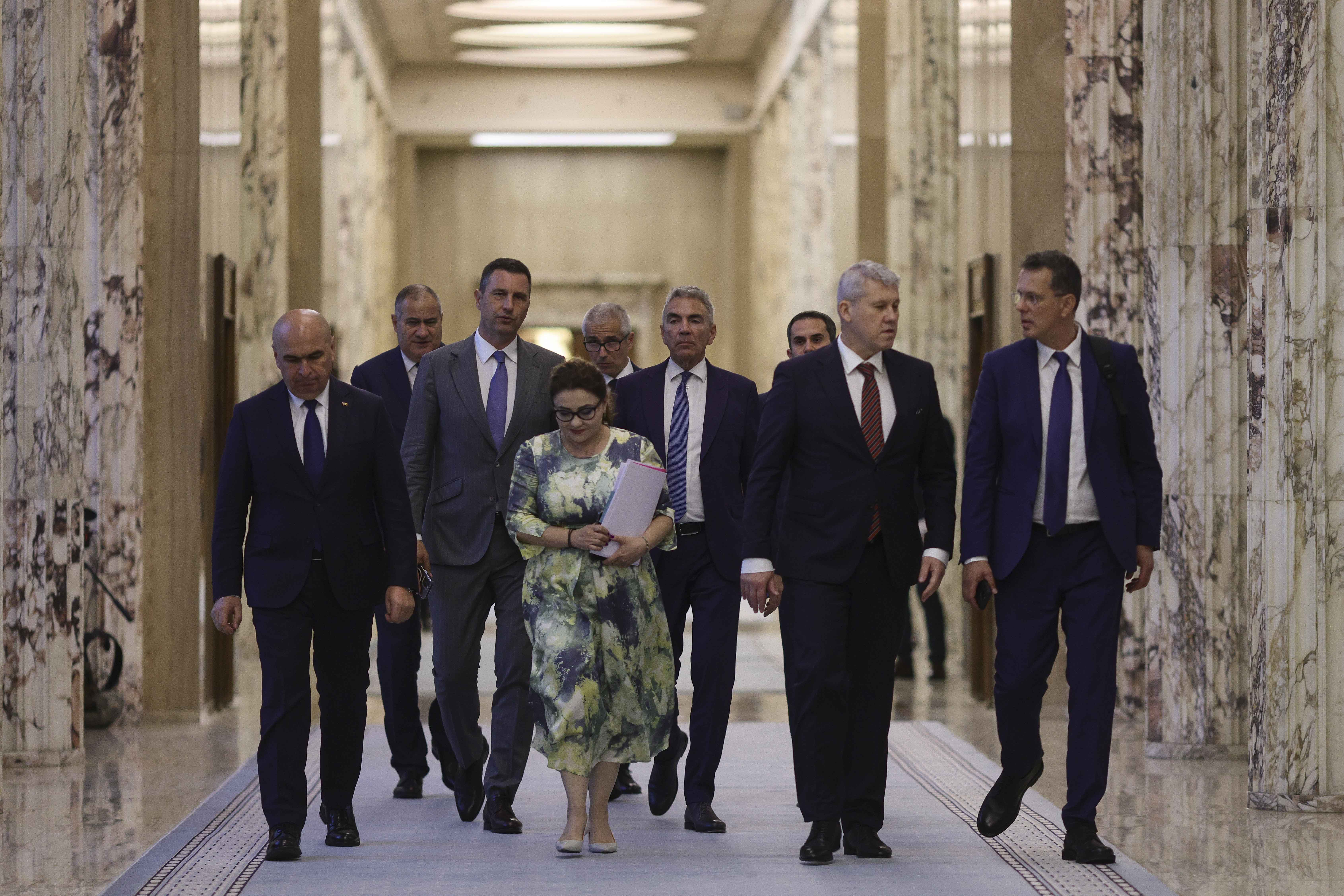 Declarațiile de avere ale miniștrilor. Care sunt cei mai bogați membri ai Guvernului Bolojan