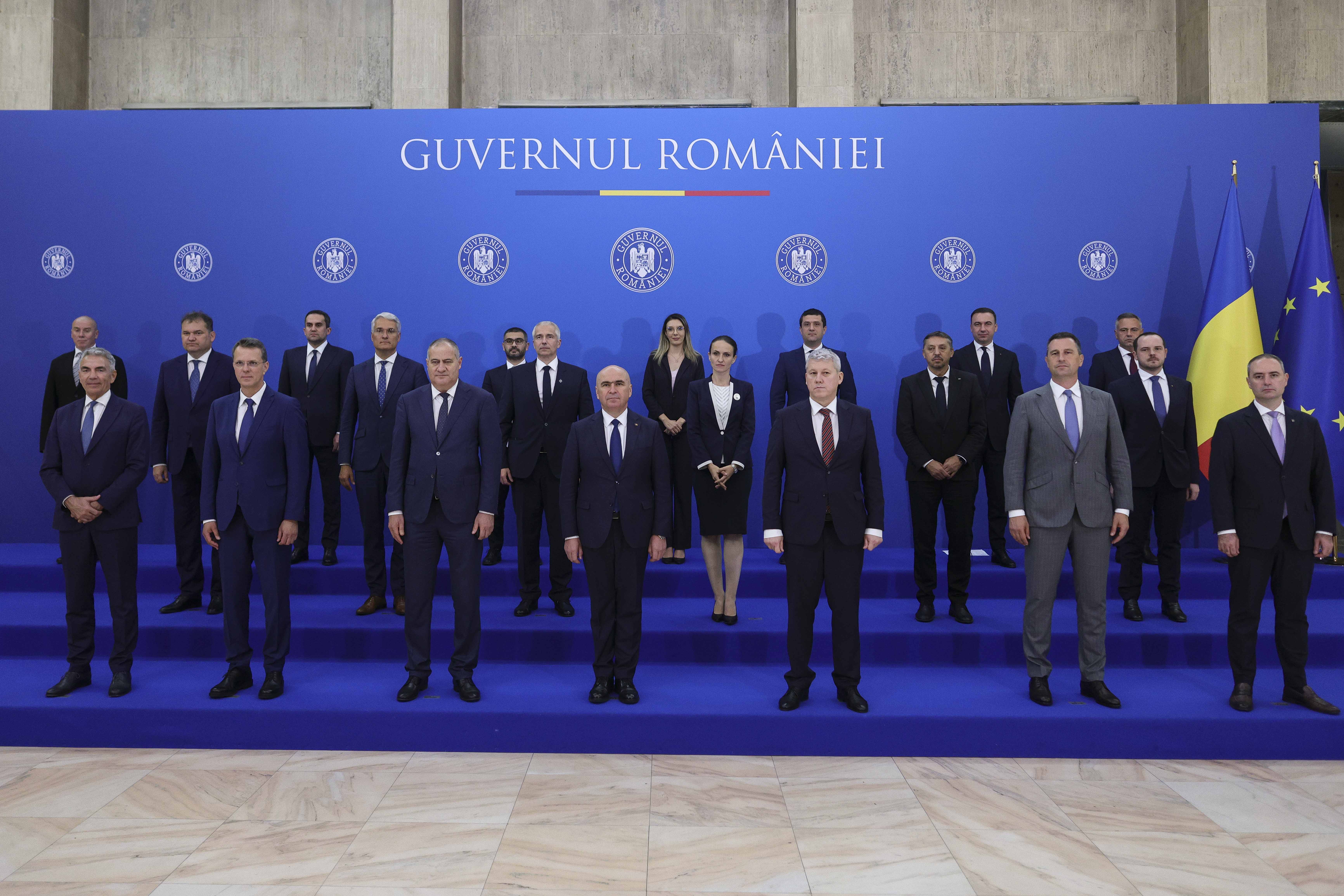Primele acte normative adoptate de guvernul Bolojan. Care vor fi atribuțiile vicepremierilor fără portofoliu