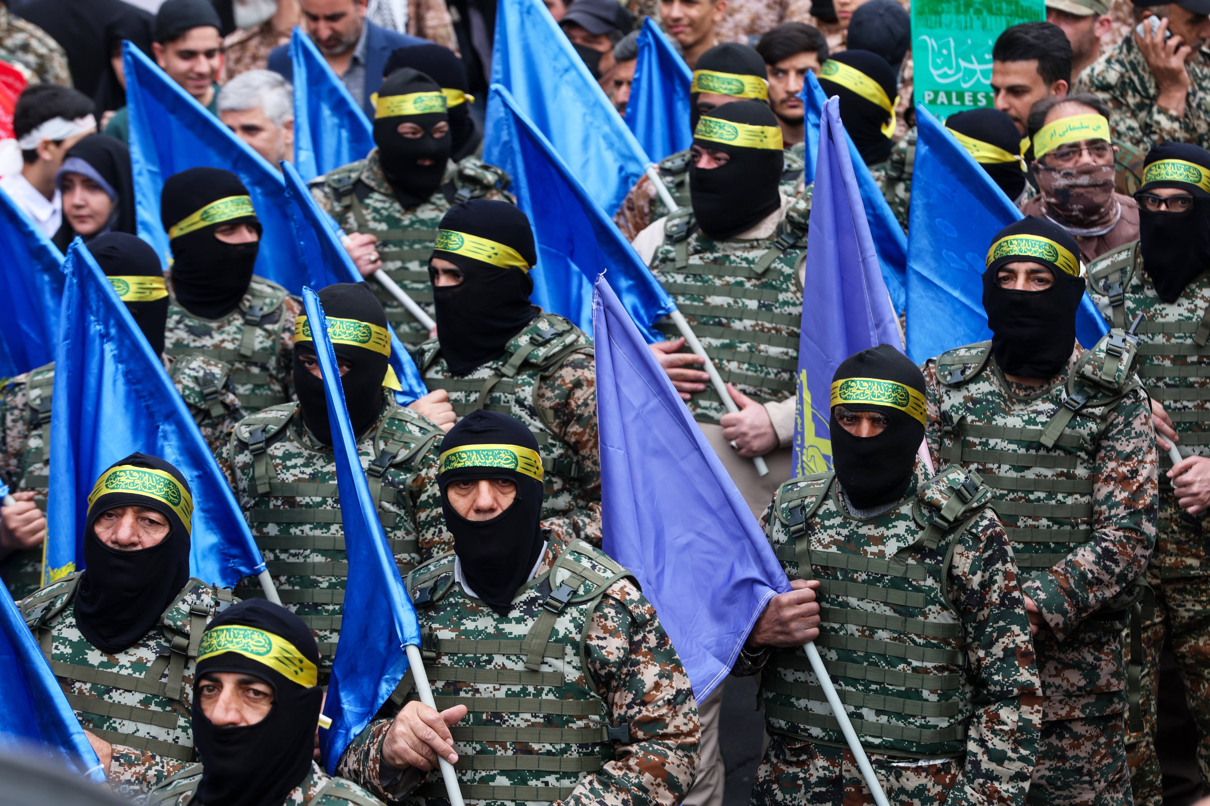 Organizațiile paramilitare din Iran au ieșit la vânătoare de agenți Mossad. Ce este Basij, gruparea care trezește temeri populației