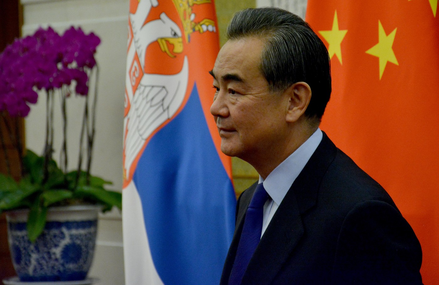 Şeful diplomaţiei chineze vizitează Europa pentru a consolida relaţiile în confruntarea cu SUA. Cu cine urmează să se întâlnească