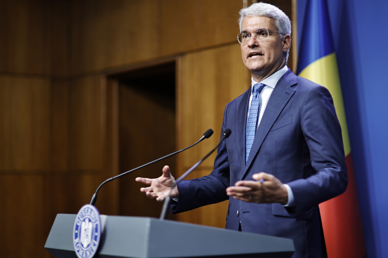 Paradoxul României, explicat de Pîslaru: Țara noastră stă pe un munte de bani europeni, dar încearcă să încheie anul cu deficit de 8,4%