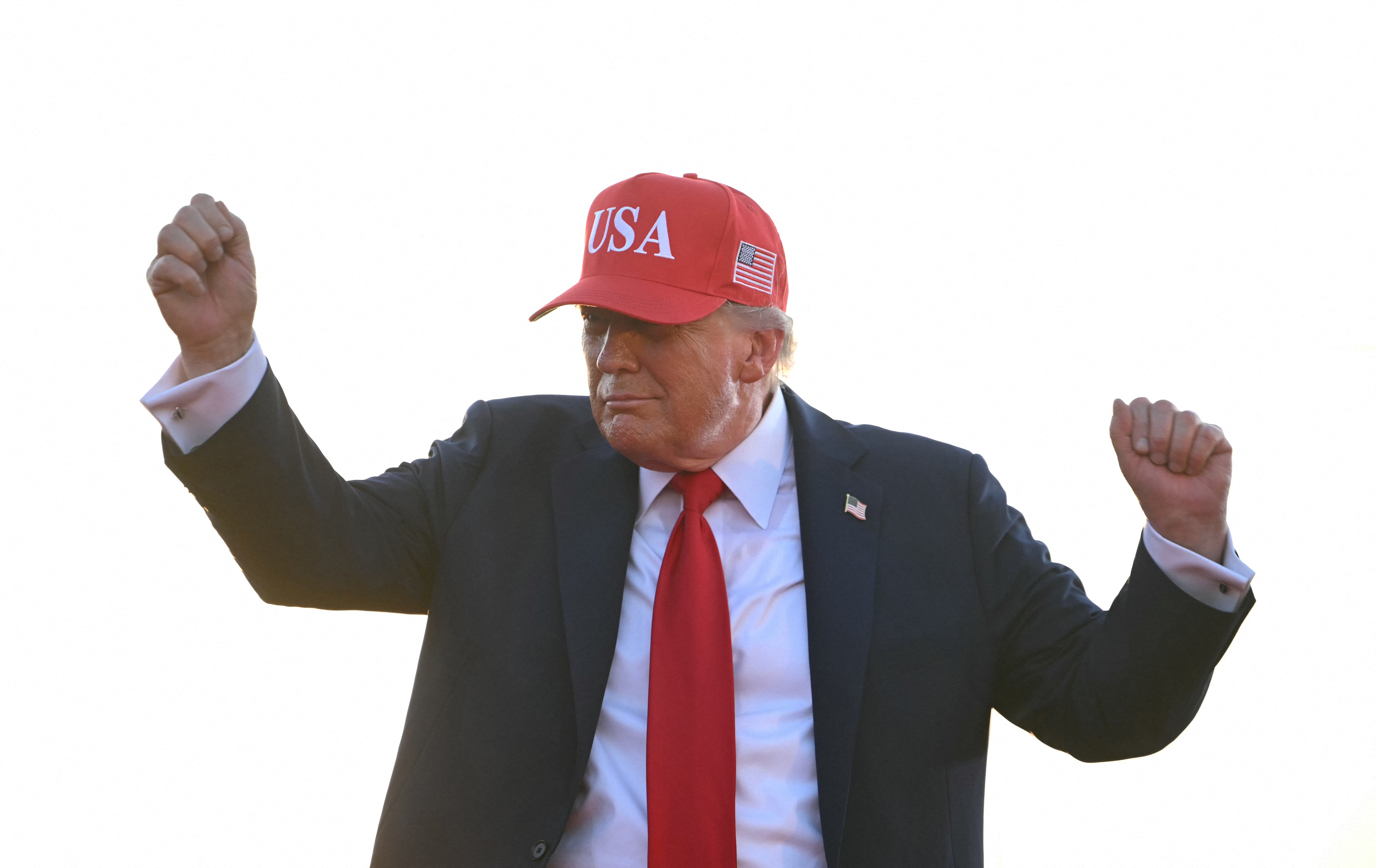 Donald Trump a mers în inspecție, în Texas, pentru a evalua pagubele produse de inundaţii: „Atât de multă apă, în atât de puţin timp”