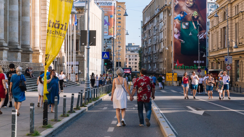 Weekend pietonal pe Calea Victoriei. Spectacole stradale şi traseu extins pe străzile Piaţa Amzei şi Christian Tell