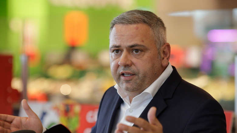 Ministrul Agriculturii, Florin Barbu, vrea să se renunțe la investițiile în stadioane și săli de sport