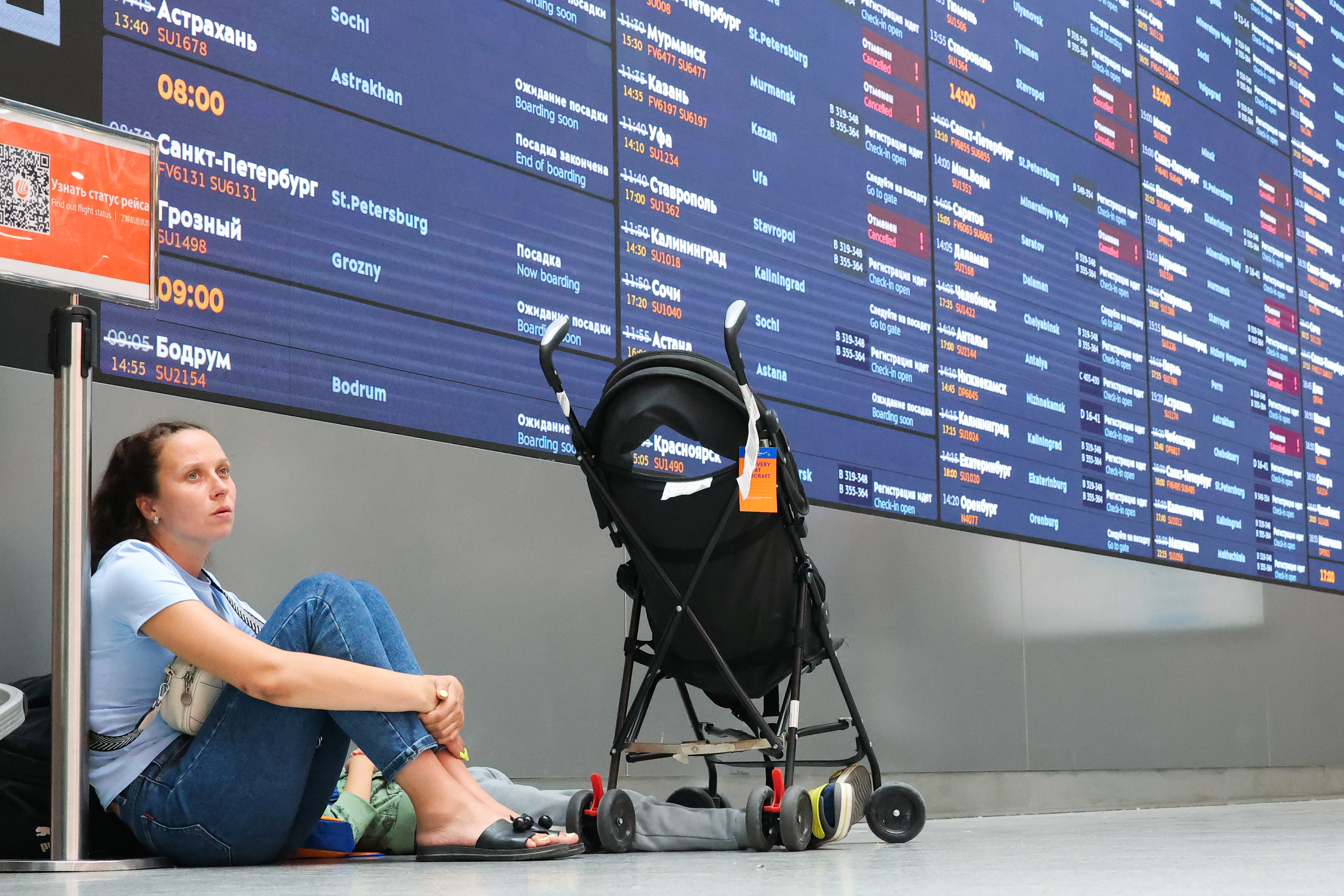 Atacurile cu drone ale Ucrainei au stârnit haos pe aeroporturile din Rusia: peste 2.000 de zboruri anulate sau întârziate în două zile