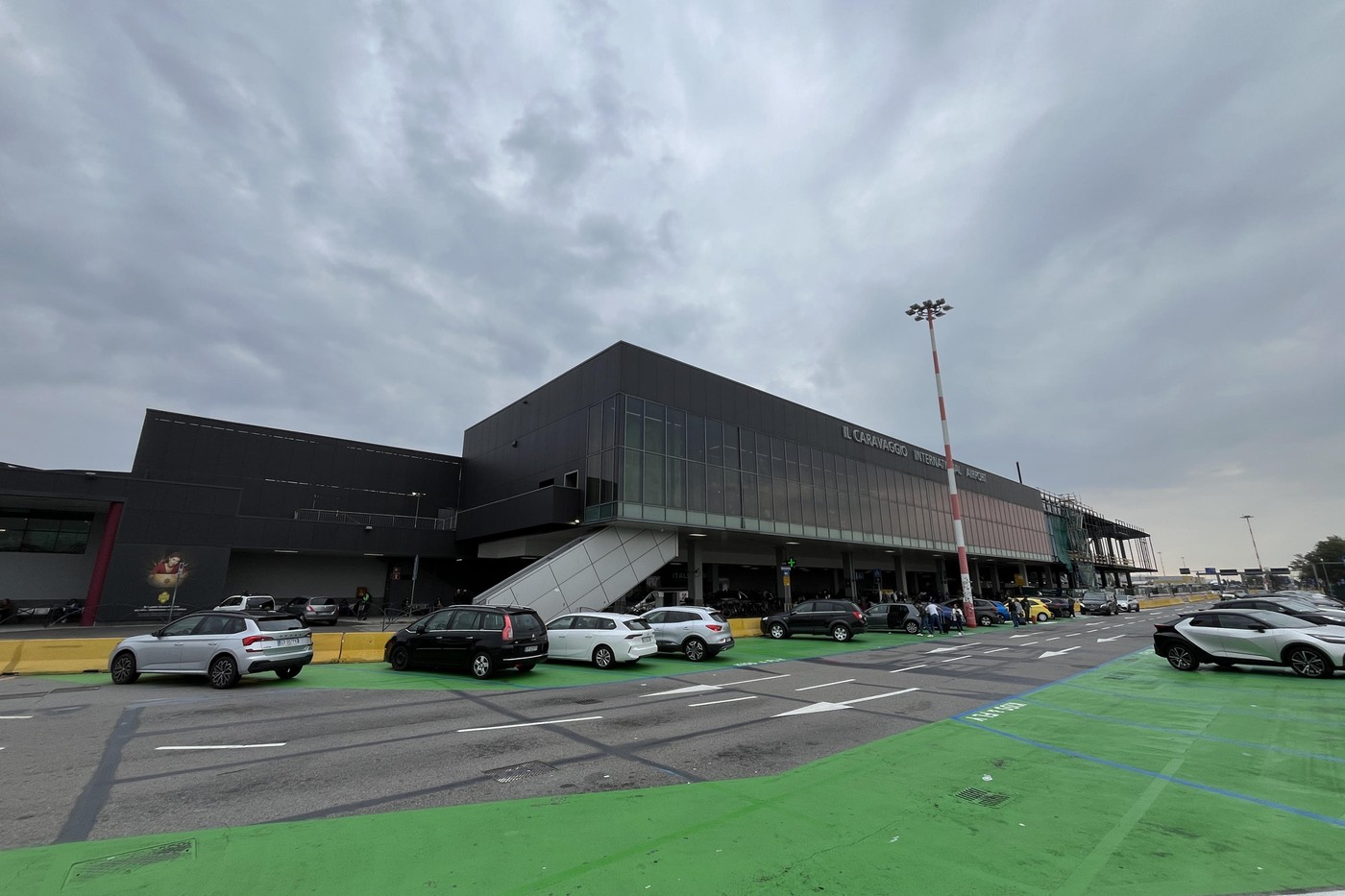 Un bărbat a murit pe aeroportul din Bergamo, aspirat de motorul unui avion. Zborurile au fost suspendate