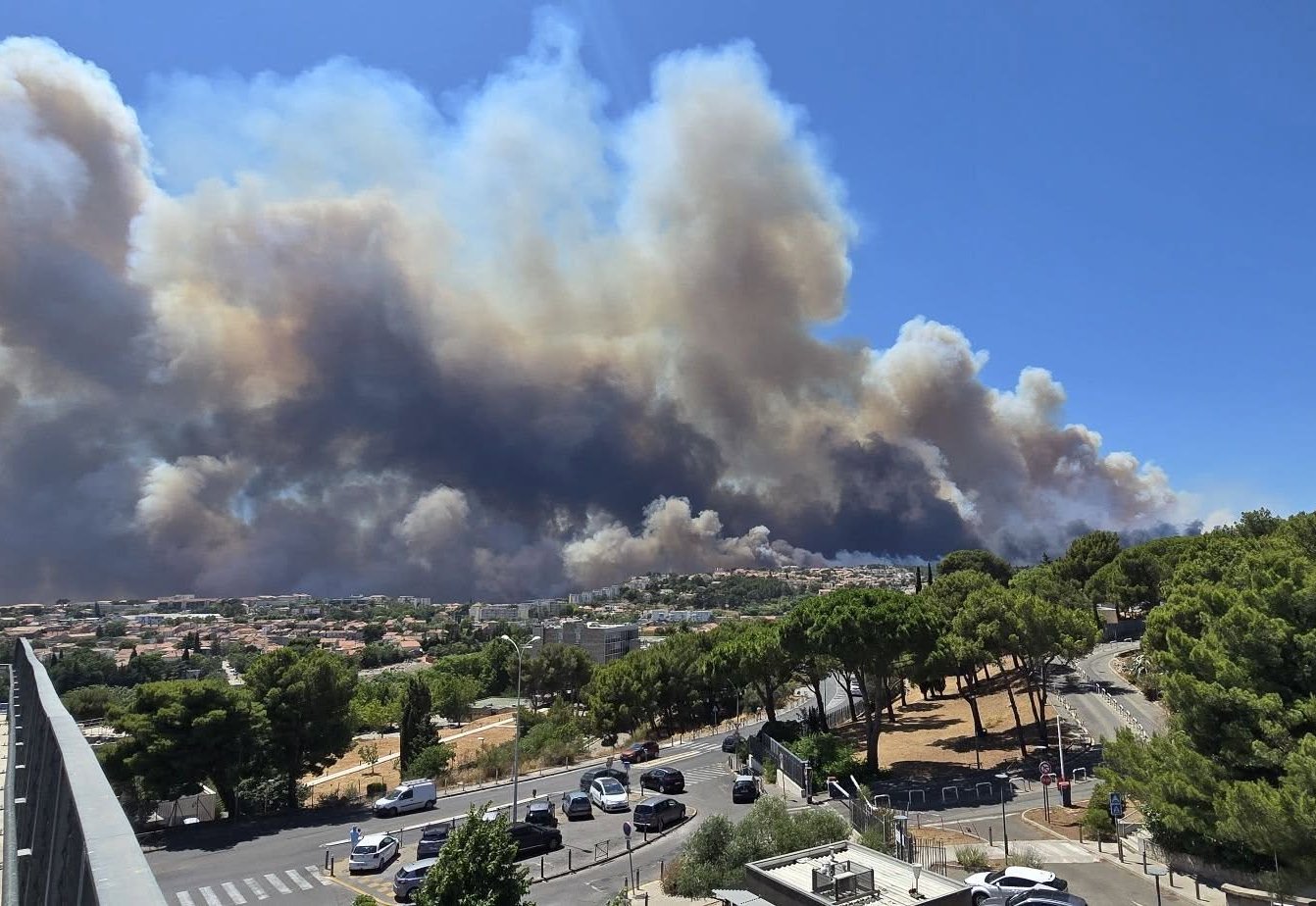 Aeroportul din Marsilia a fost închis din cauza incendiilor de vegetație