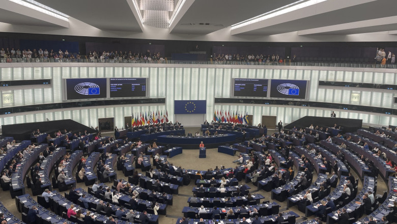 Cum se va vota joi în Parlamentul European la moțiunea de cenzură împotriva Ursulei von der Leyen. Social-democraţii s-ar putea abține