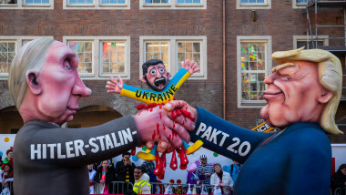 Dusseldorf Celebrates Rose Monday Carnival Parade