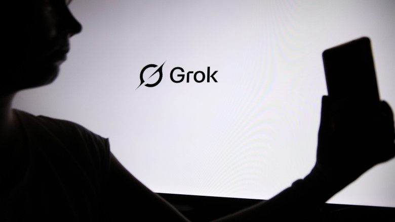 Grok, botul AI al lui Musk, generează replici pline de injurii la întrebări despre politica poloneză