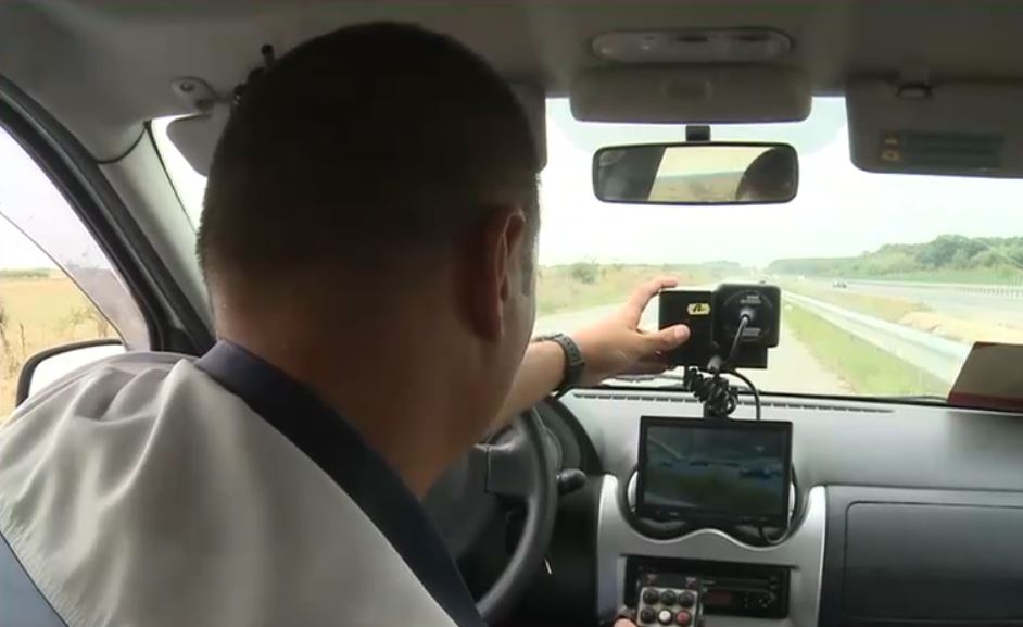 Ce pedeapsă a primit un bărbat din Harghita, care a mituit un polițist de la circulație, pentru început, cu 100 de lei puși în talon