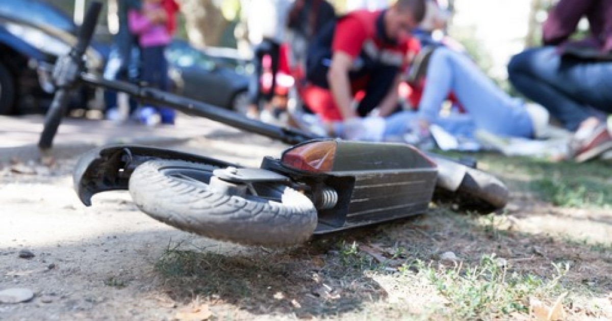 Accident grav pe bulevardul Unirii din București: O femeie a murit după ce a căzut de pe o trotinetă electrică
