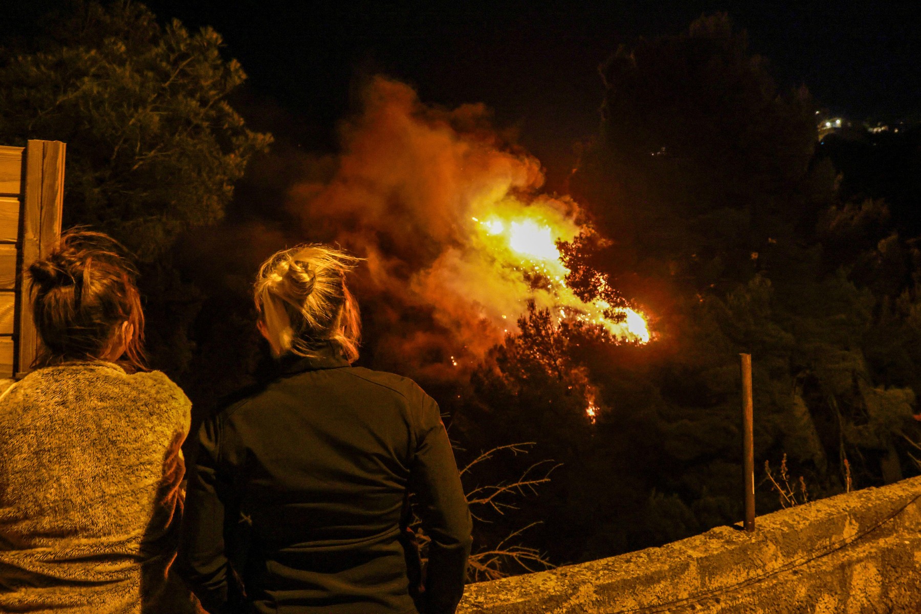 Incendiul de la periferia orașului Marsilia a fost izolat, însă „pot apărea noi focare” avertizează prefectul