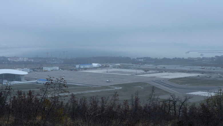 Rusia redeschide un aeroport strategic de la Marea Neagră care a fost închis după declanşarea ofensivei în Ucraina