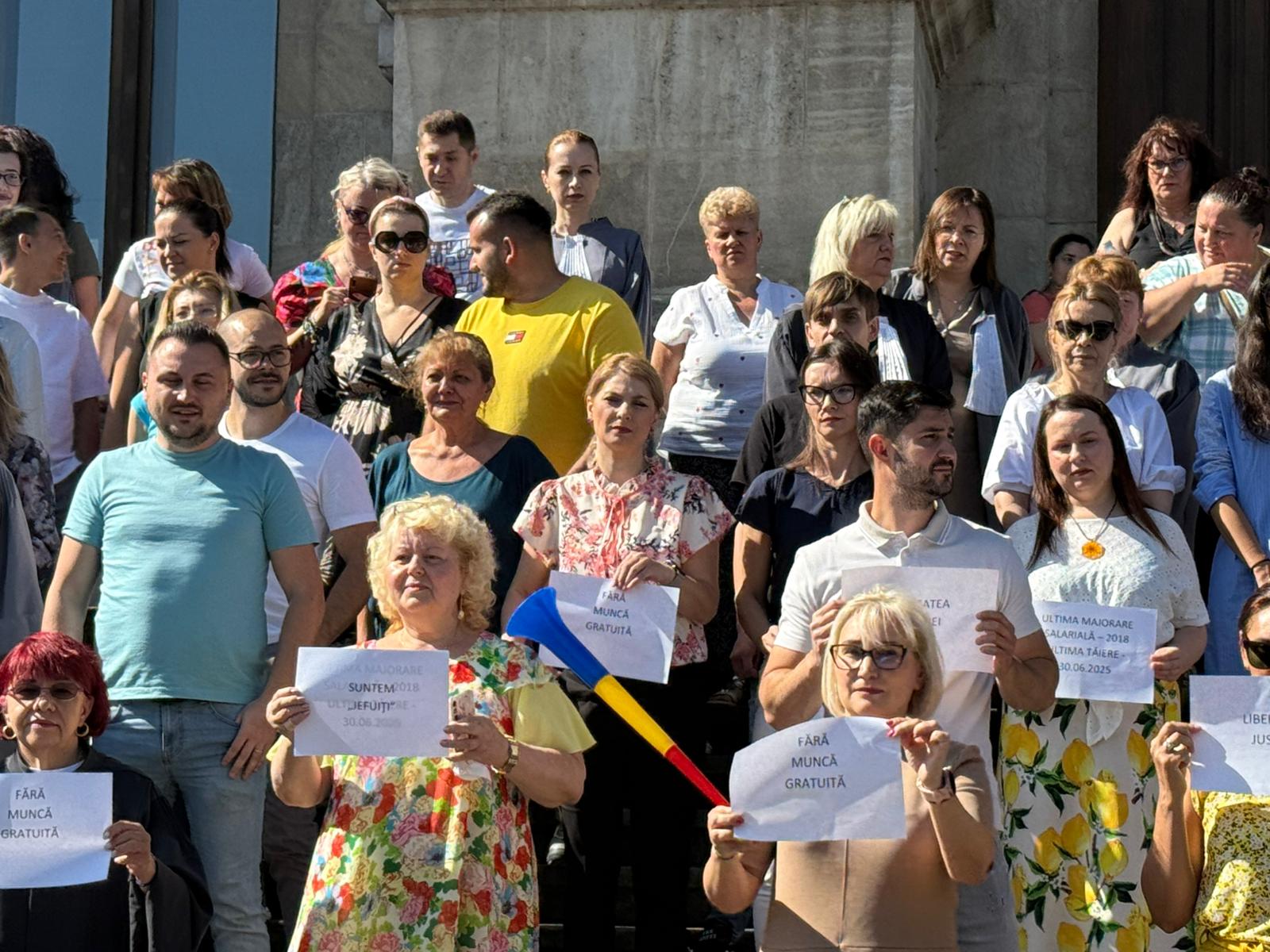 Protestele funcționarilor continuă: acuzații de „metode de represiune totalitară”. Sindicaliștii cer medierea președintelui Nicușor Dan