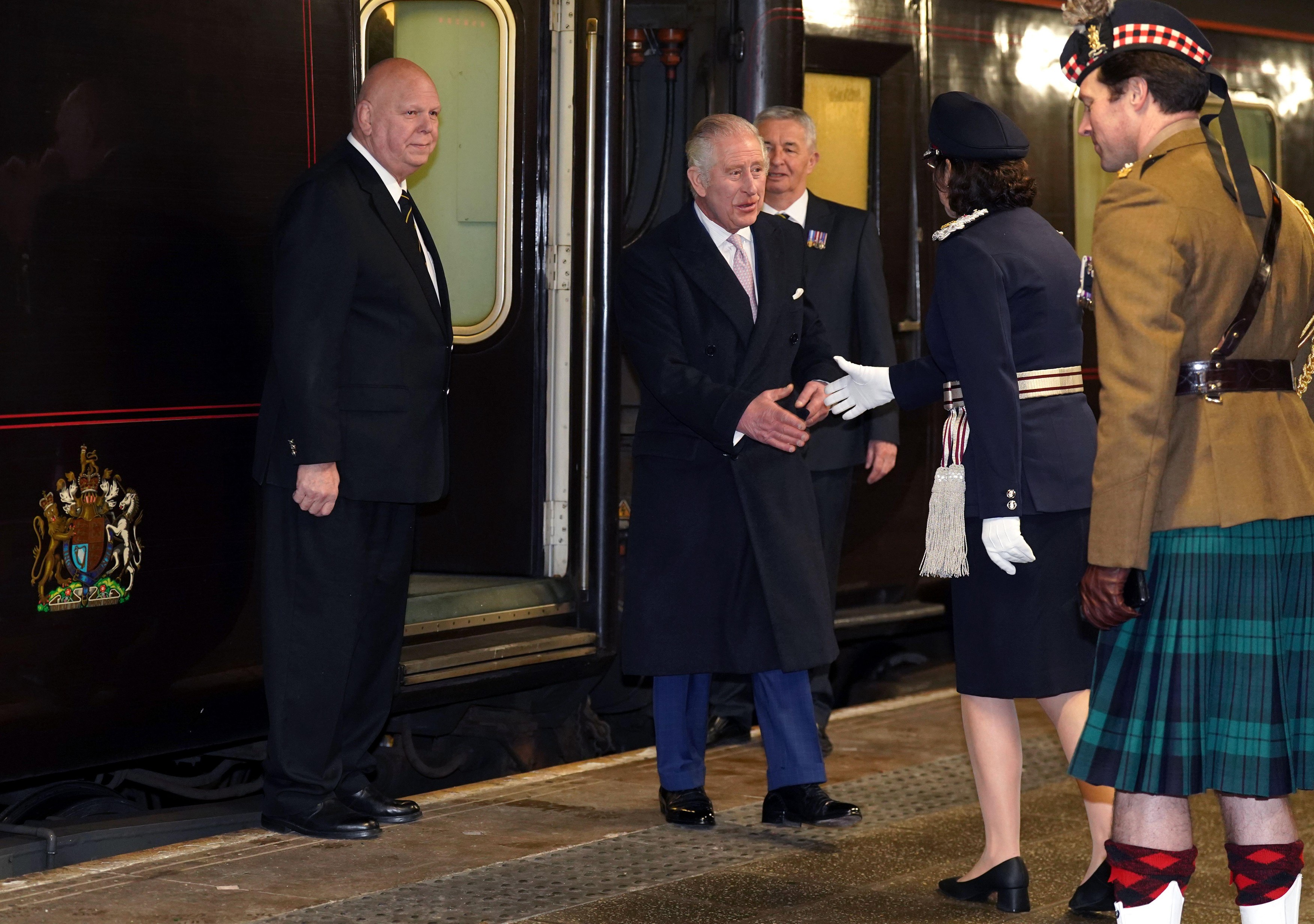 Trenul regal britanic, retras din cauza costurilor mari de întreținere. Regele Charles al III-lea va folosi elicopterul