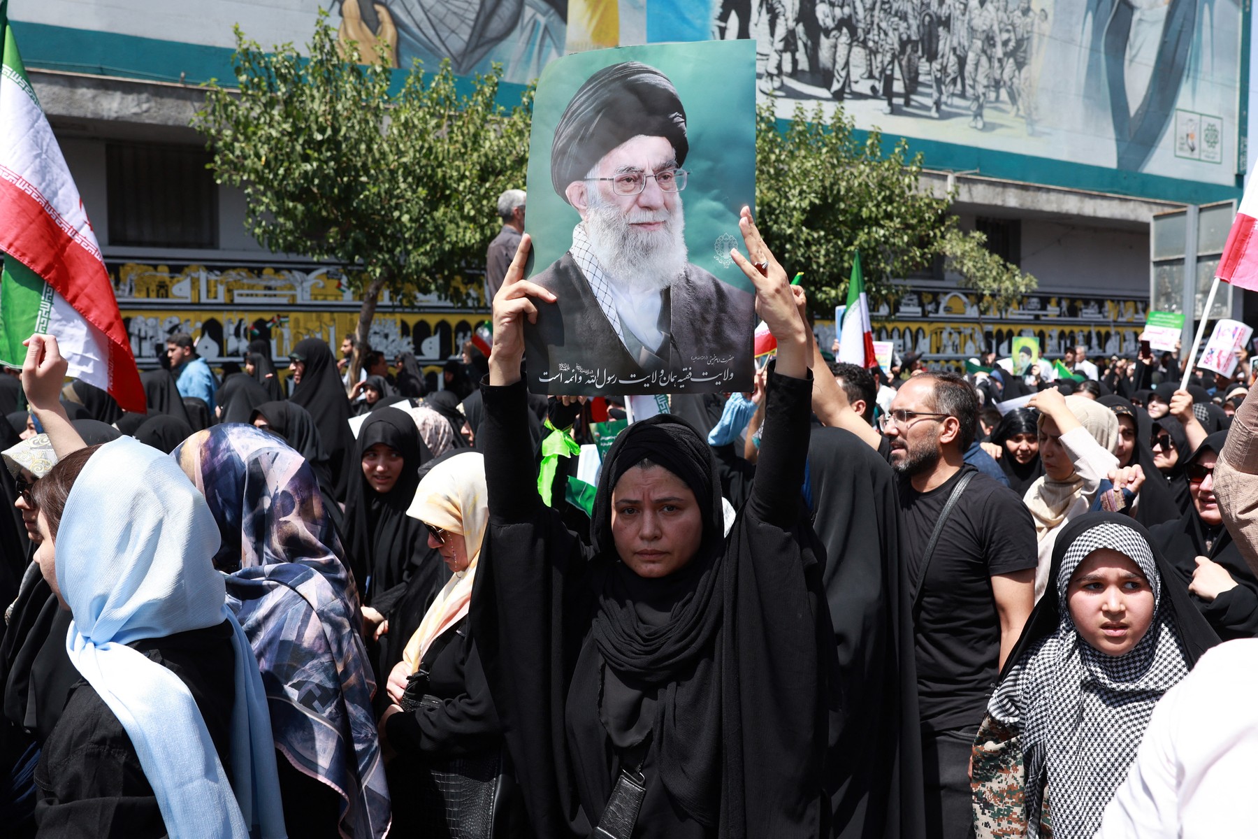 Opțiunile ayatollahului. Ali Khamenei se confruntă cu cea mai gravă provocare din cei 36 de ani în care a condus Iranul