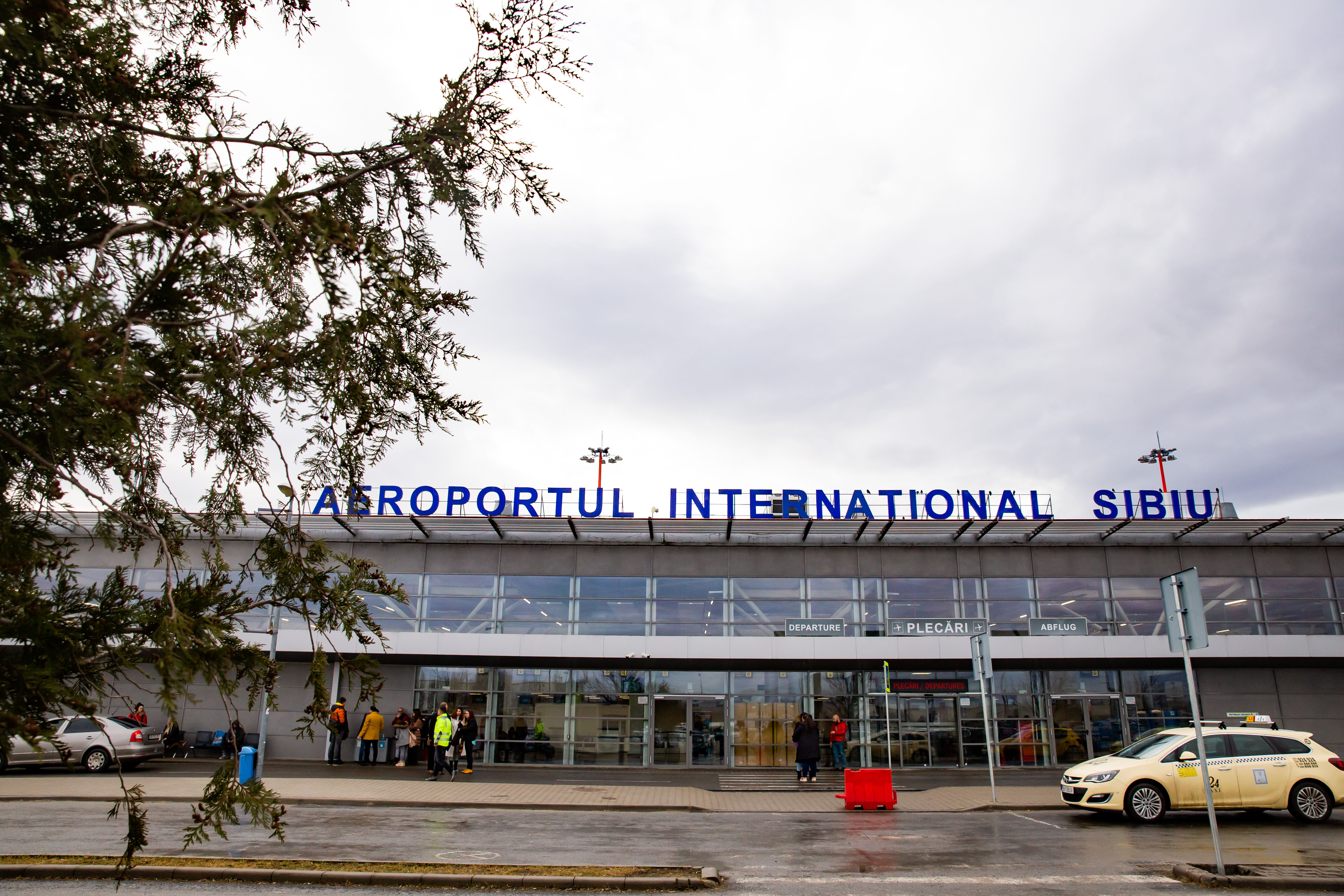 Percheziții în Bucureşti, Braşov şi Sibiu într-un dosar de fraudă cu fonduri europene privind modernizarea Aeroportului Sibiu