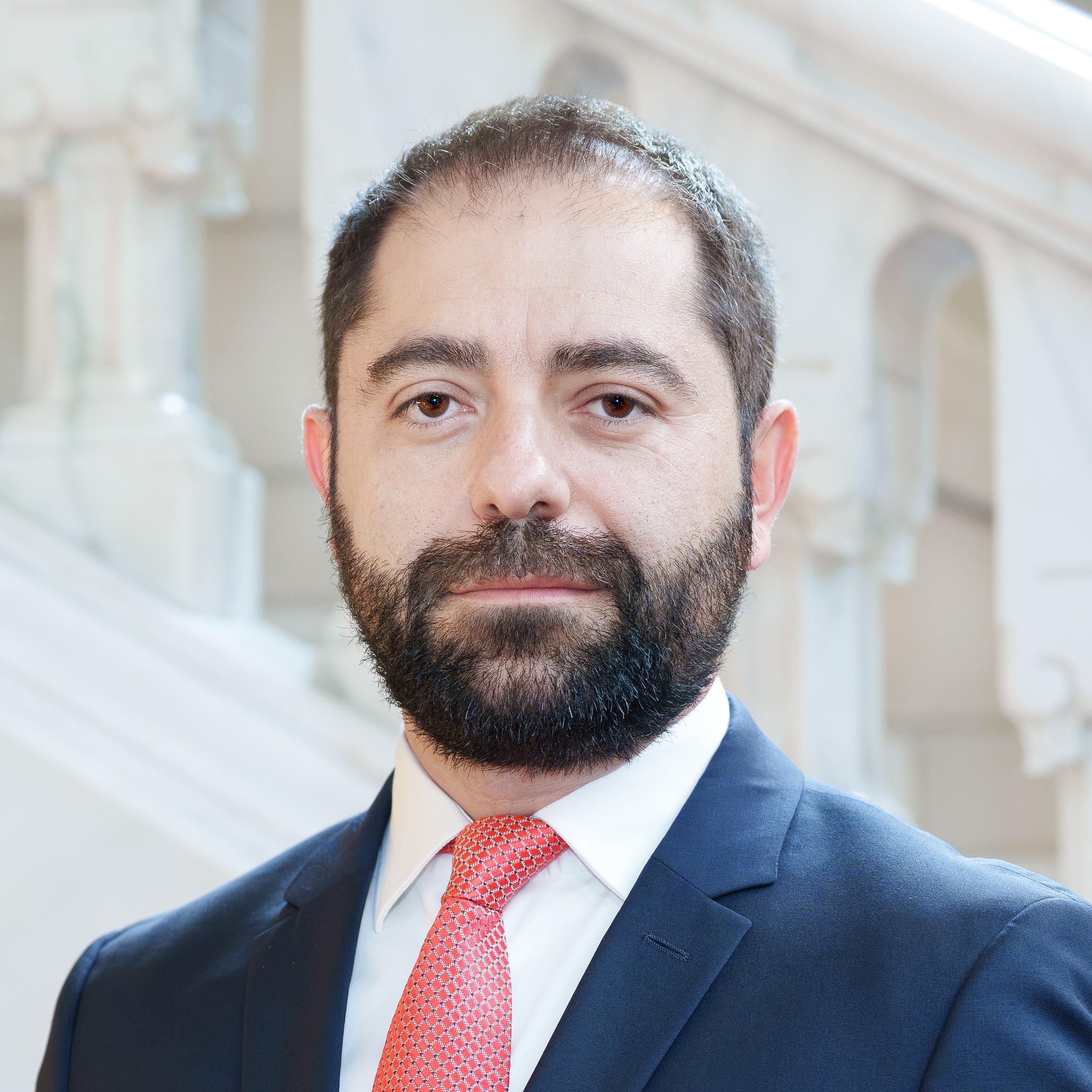 Radu Burnete: „Dacă acest guvern reușește să stabilizeze finanțele publice, anul viitor economia românească va începe să-și revină”