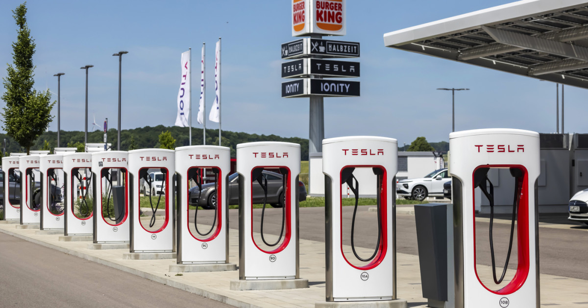 Înmatriculările de Tesla au scăzut pentru a şasea lună consecutiv în două țări nordice