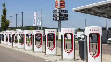 Stații încărcare Tesla