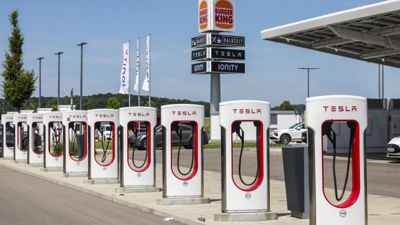 Stații încărcare Tesla