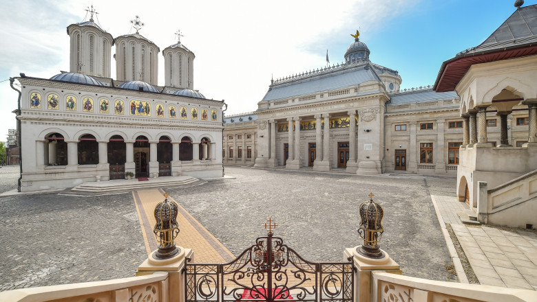 Sfântul Sinod a aprobat canonizarea a 16 femei cu viaţă sfântă: muceniţe, monahii, soţii de domnitori, mame de sfinţi şi mărturisitoare