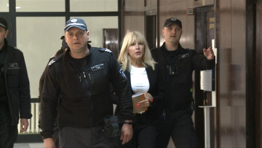 N17 ELENA UDREA IN SALA DE JUDECATA BULGARIA VO 130422 DUBLURA_00306