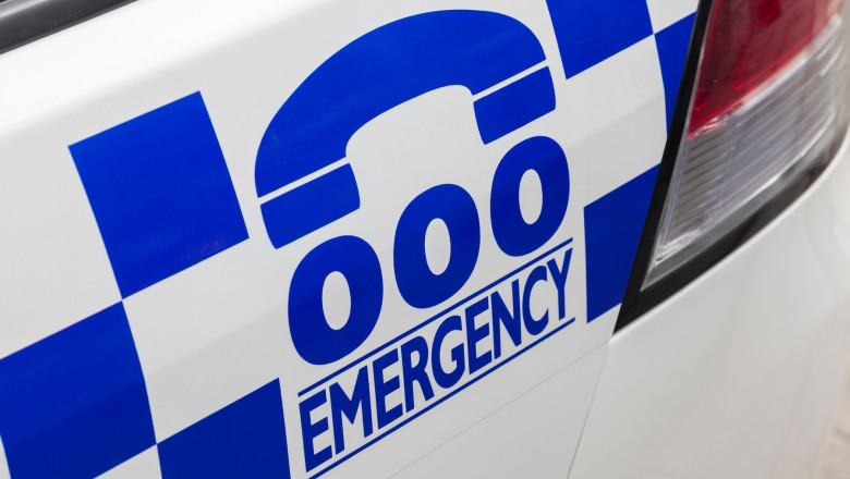 Emergency number 000 on a police car