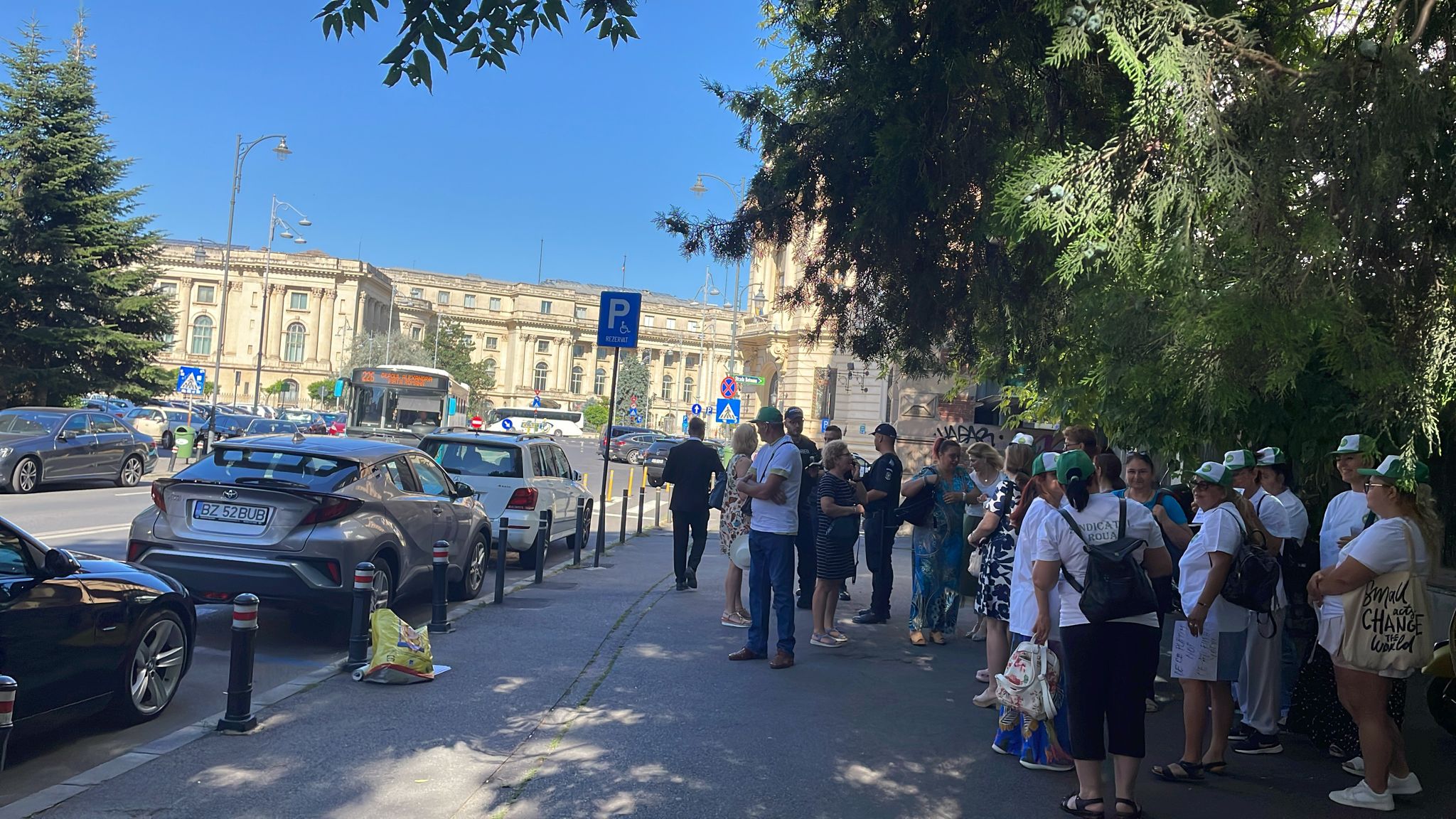 A 4-a zi de proteste. „Copiii și bătrânii din grija noastră sunt și responsabilitatea voastră” spun angajații din asistență socială