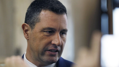 tanczos barna vorbeste cu jurnalisti