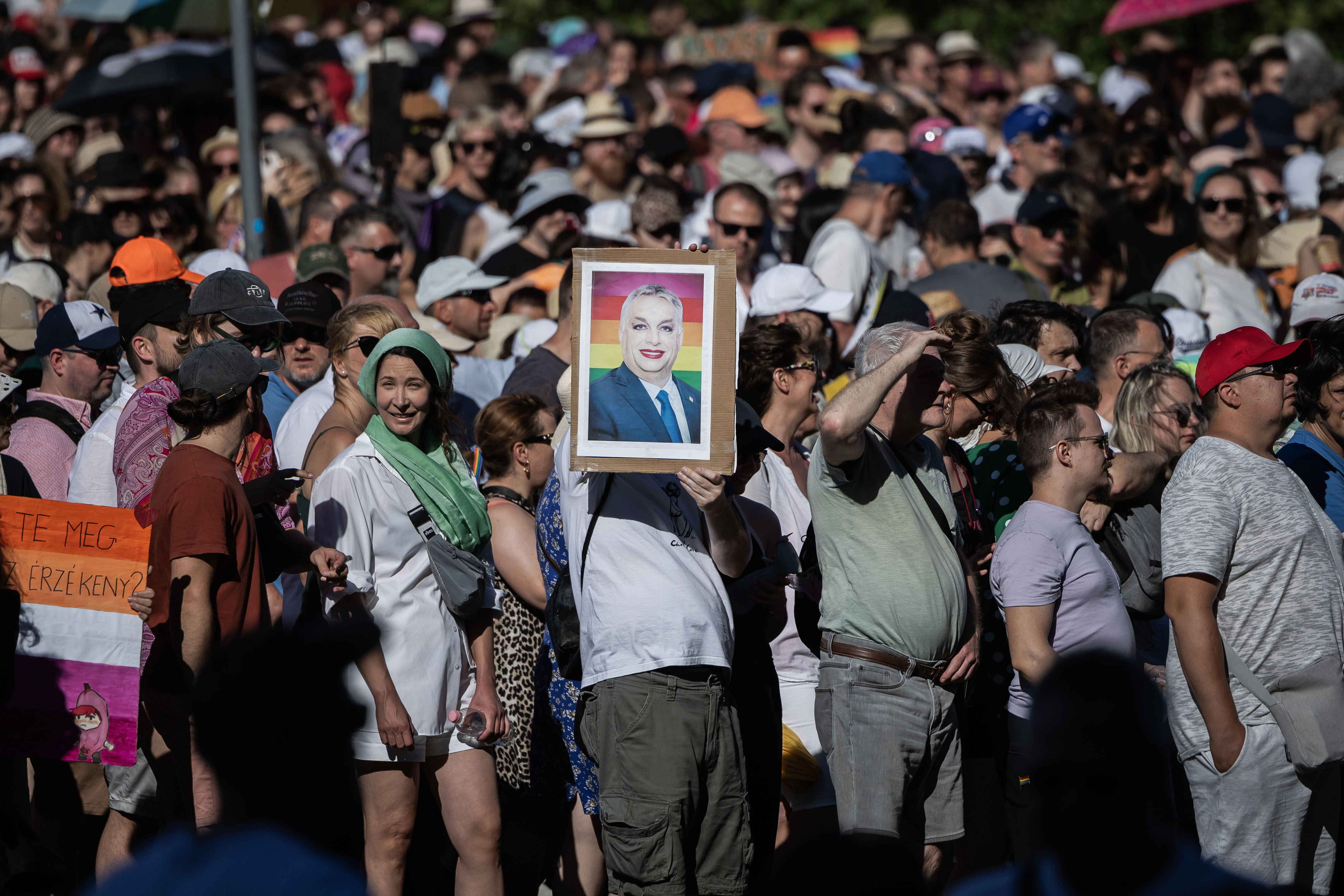 Viktor Orban și lupta pentru sufletul Ungariei: norii negri de pe cerul premierului maghiar, prevestiți de curcubeul Budapest Pride