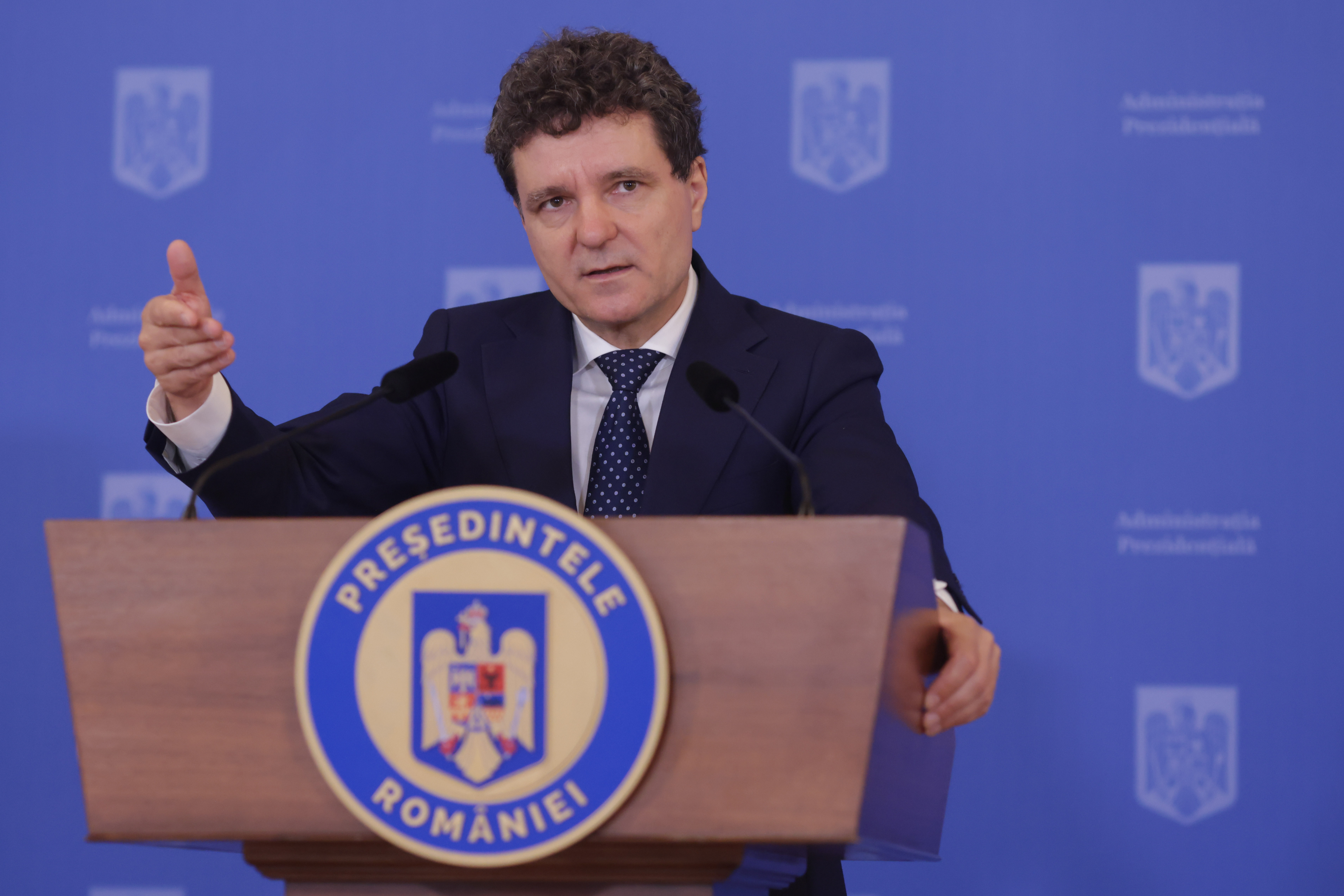Nicușor Dan explică de ce a sesizat la CCR modificările aduse legii de combaterea a xenofobiei și antisemitismului