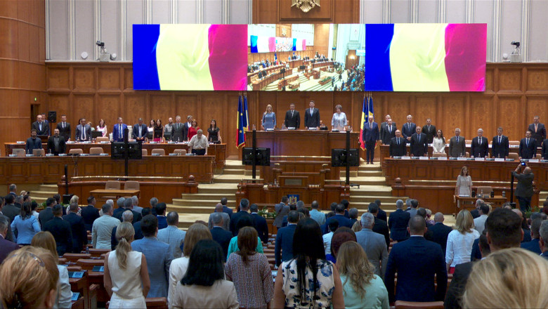 Reportaj. Cum s-a văzut din Parlament moțiunea împotriva Guvernului. Aleșii, cu aer de vacanță: „Ce mișto fac beculețele astea”