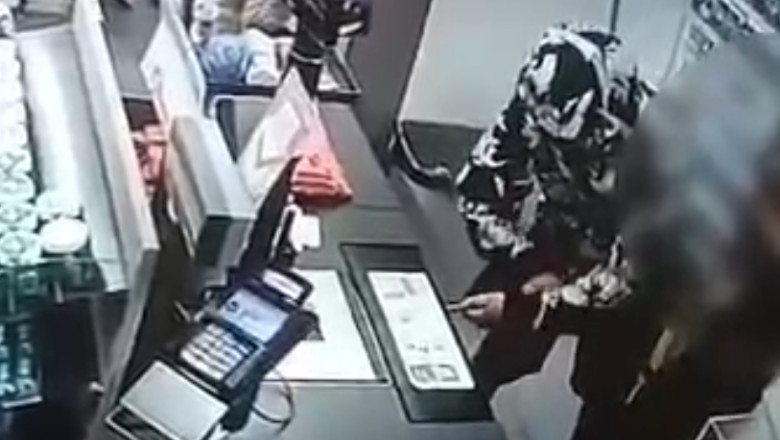 Tânăr arestat în Capitală după ce a furat dintr-un magazin alimentar, iar apoi a revenit ca să sustragă bani din casa de marcat